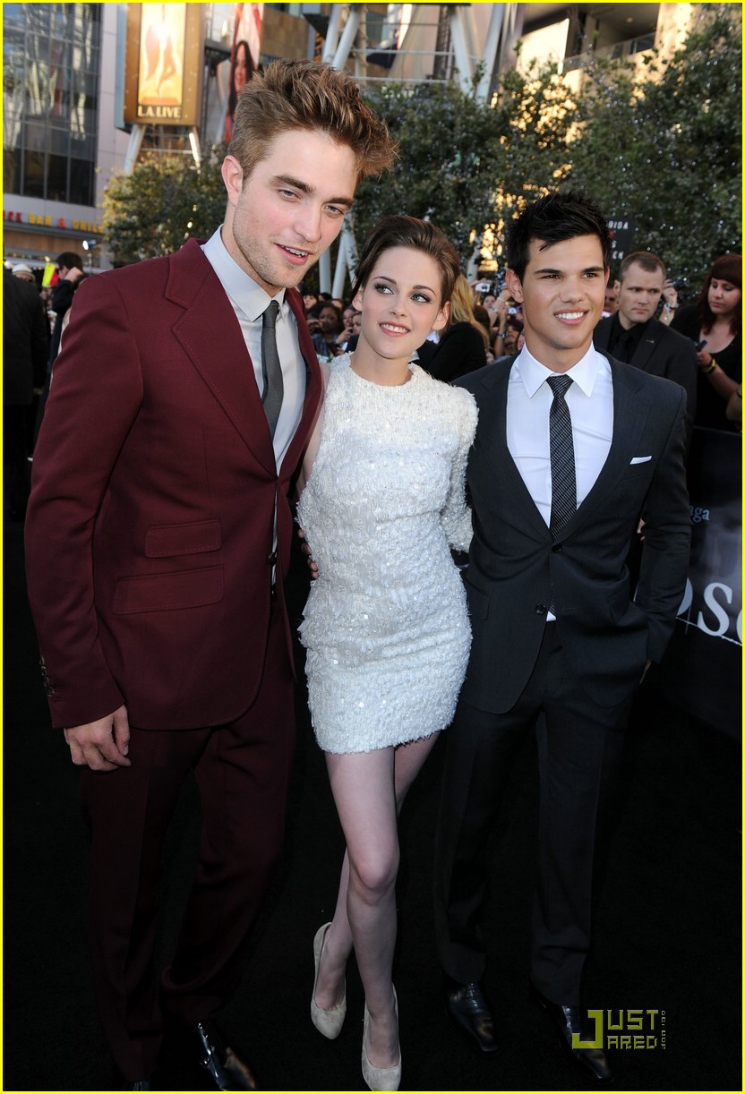 Kristen Stewart: Elie Saab Stunning!