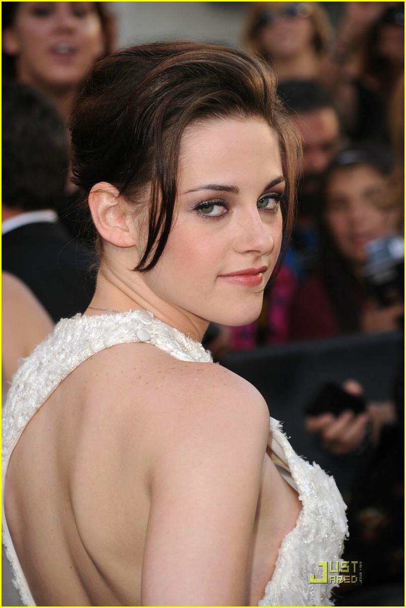 Kristen Stewart: Elie Saab Stunning!