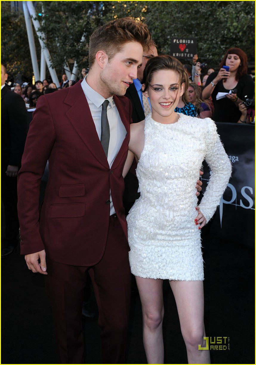Kristen Stewart: Elie Saab Stunning!