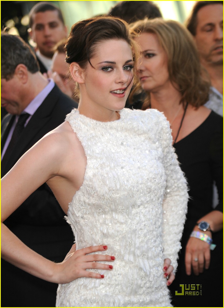 Kristen Stewart: Elie Saab Stunning!