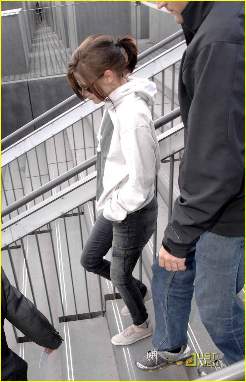 Kristen Stewart Visits Holocaust Memorial