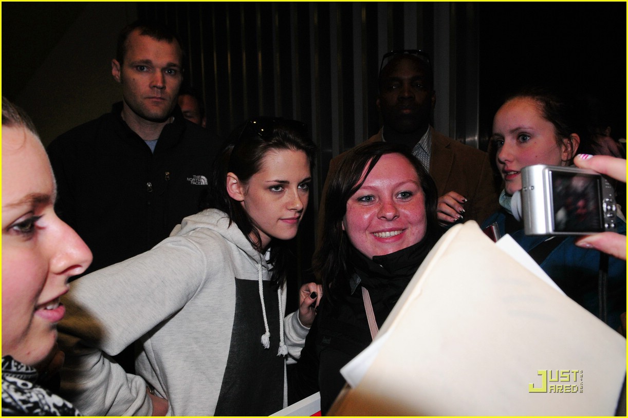 Kristen Stewart Visits Holocaust Memorial