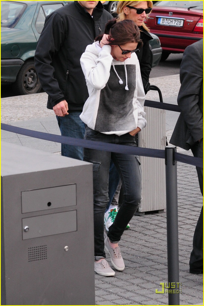 Kristen Stewart Visits Holocaust Memorial