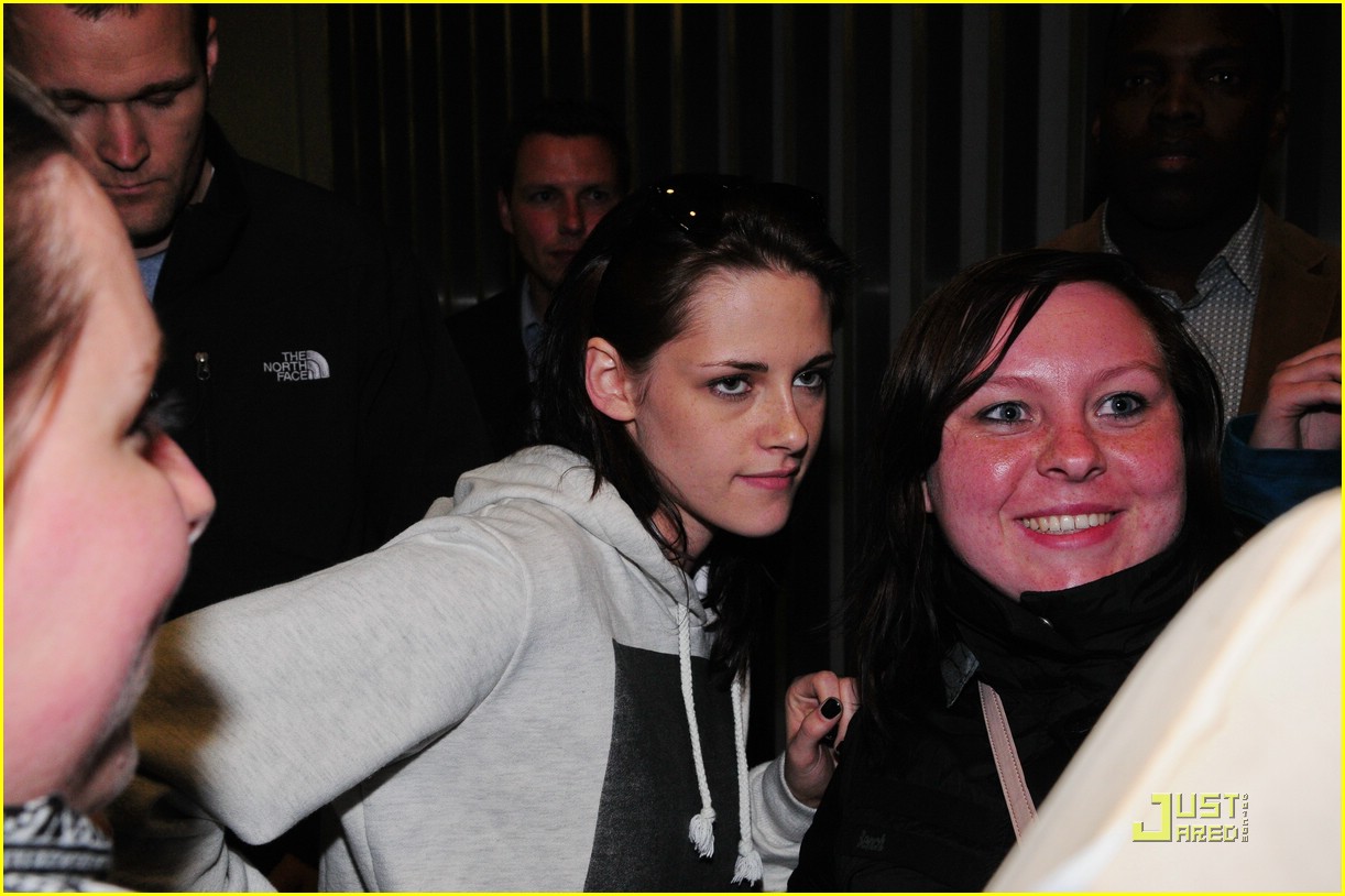 Kristen Stewart Visits Holocaust Memorial
