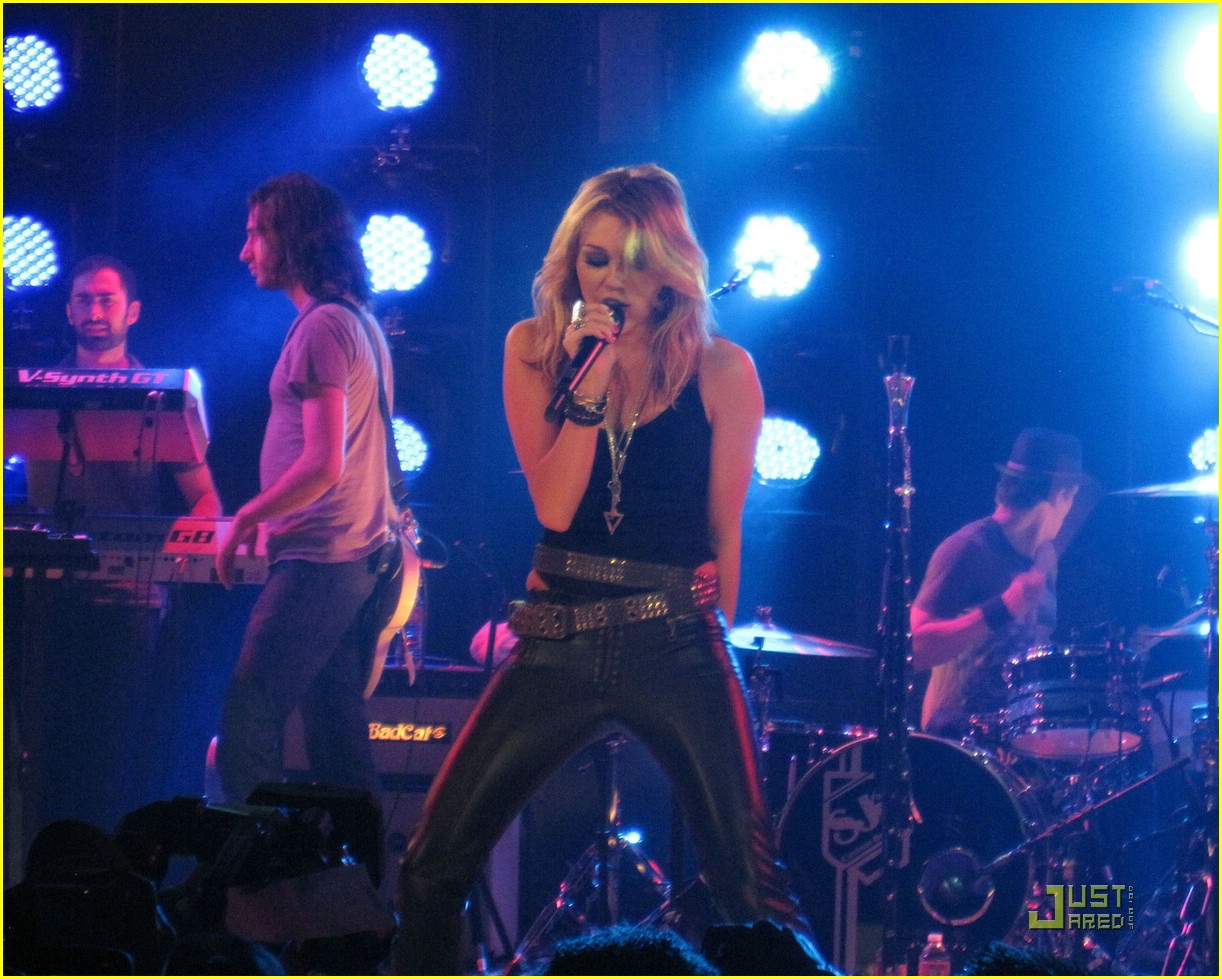 Miley Cyrus Has House of Blues Beat