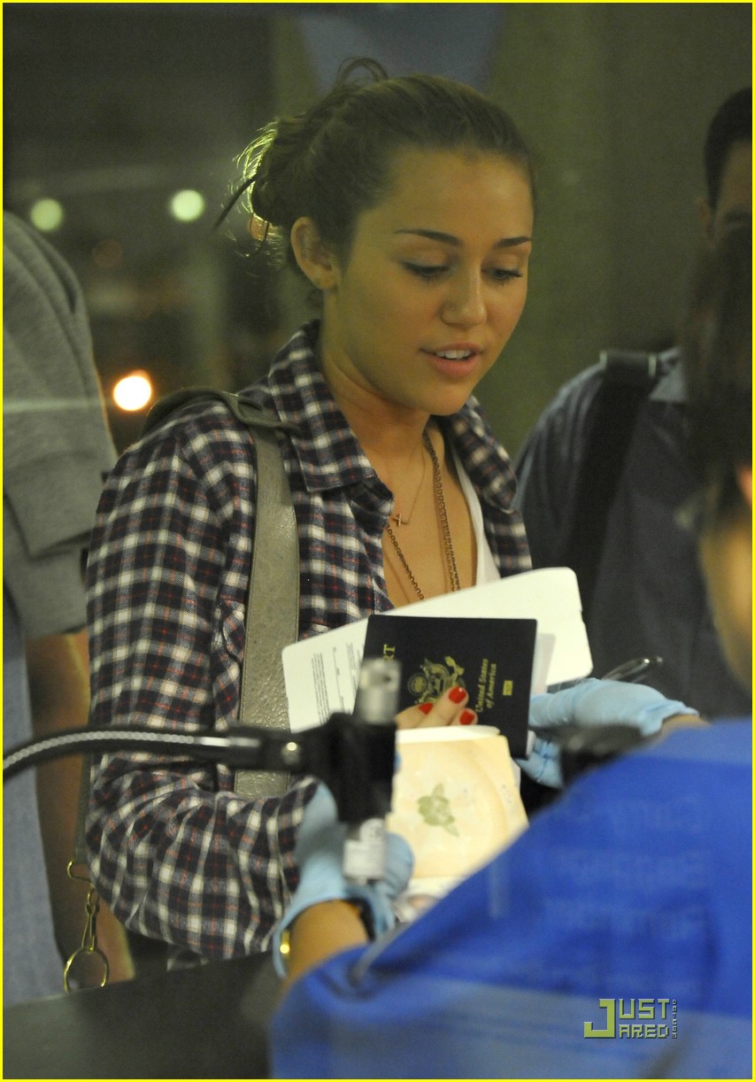 Miley Cyrus & Liam Hemsworth: LAX Lovers