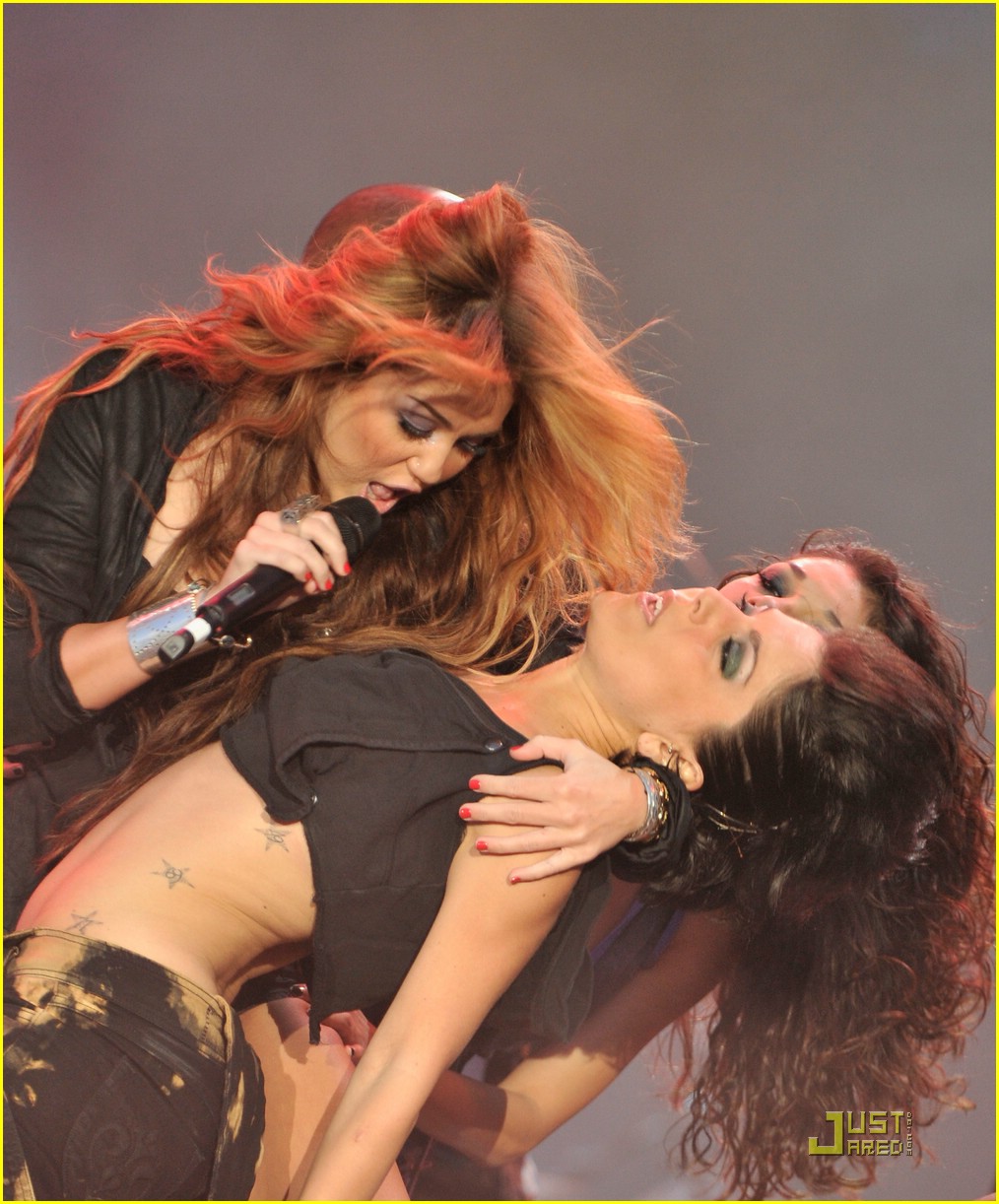 Miley Cyrus Makes Music in Madrid
