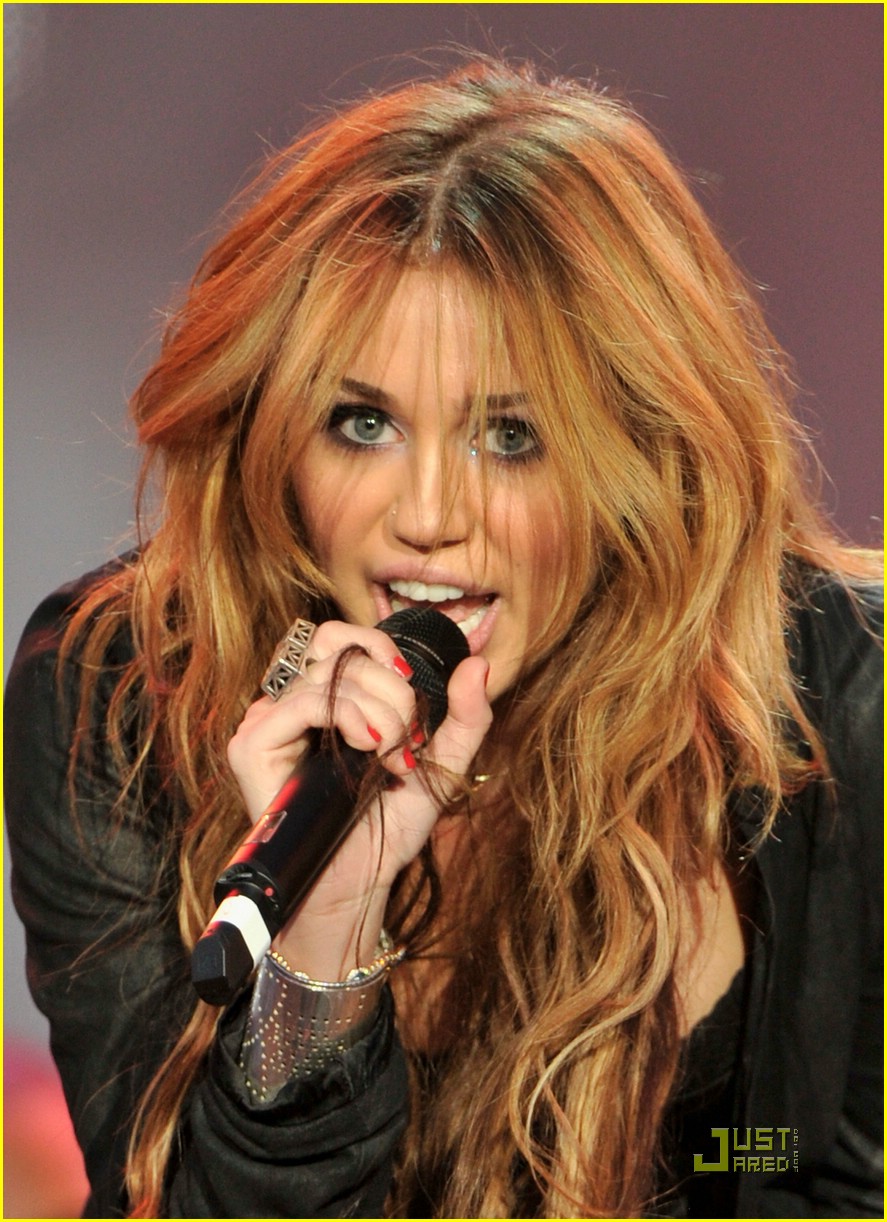 Miley Cyrus Makes Music in Madrid