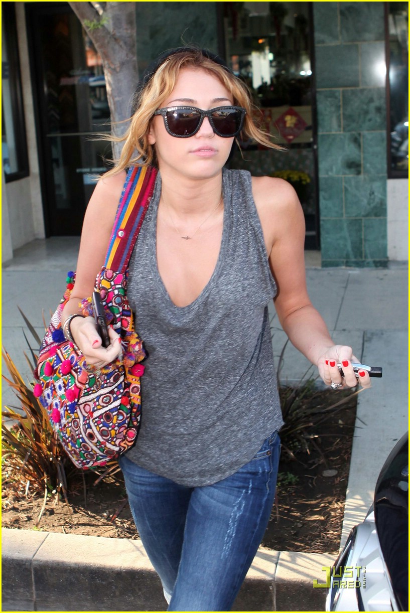Miley Cyrus is Mani-Pedi Pretty