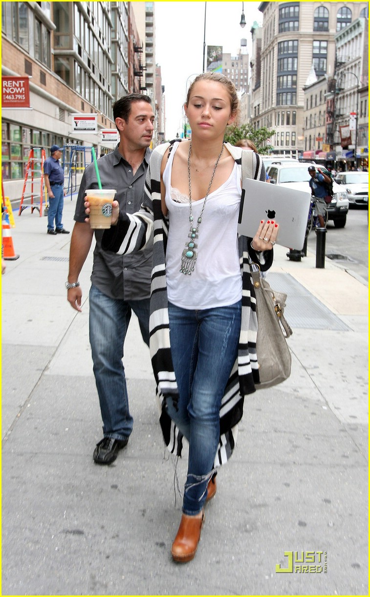 Miley Cyrus: Duet with Bret Michaels on Friday!
