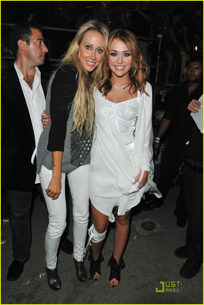 Miley Cyrus: International Video Of The Year Winner!
