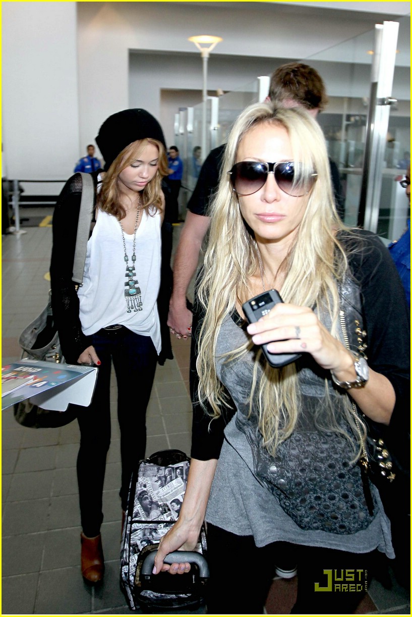 Miley Cyrus Can't Be Tamed Today!