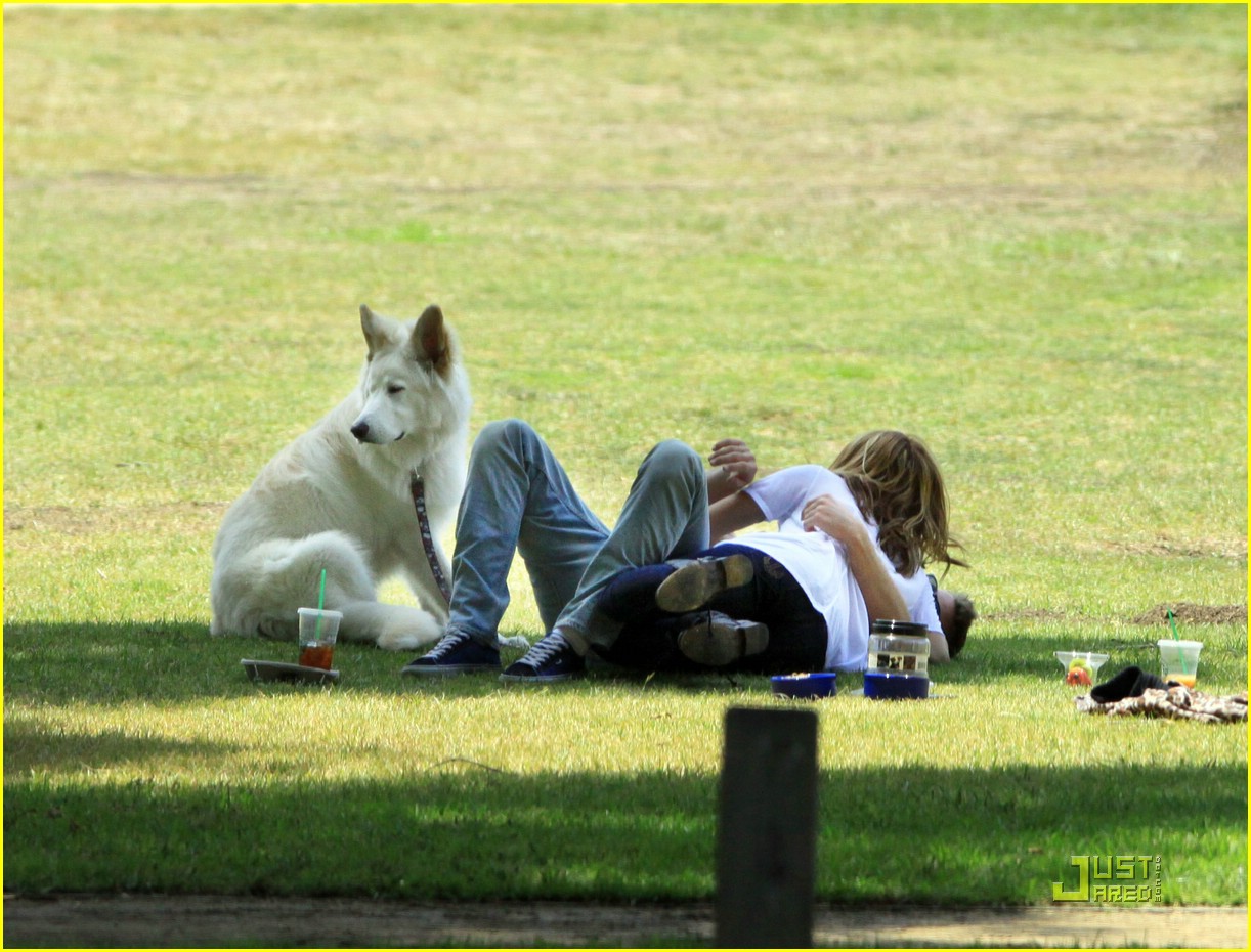 Miley Cyrus & Liam Hemsworth: Togos Twosome