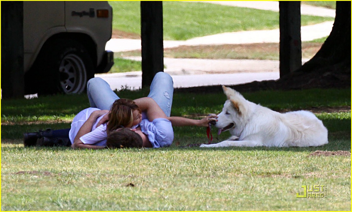 Miley Cyrus & Liam Hemsworth: Togos Twosome