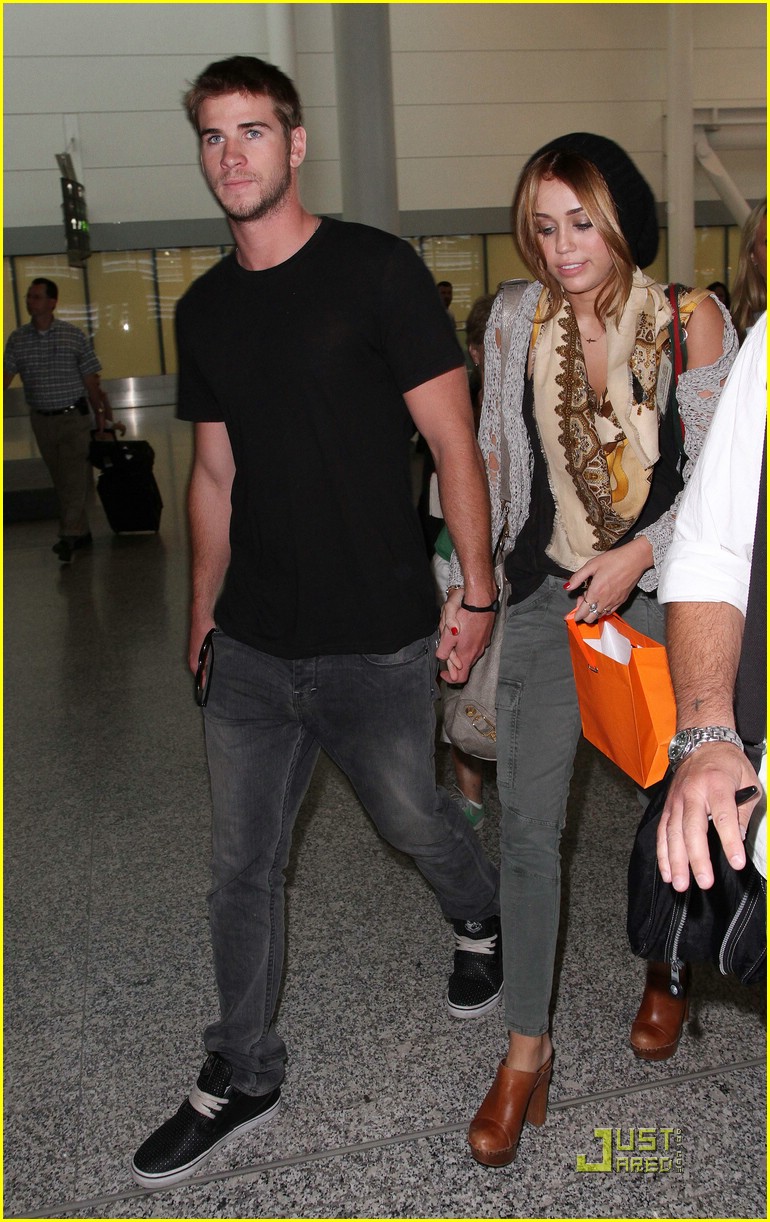 Miley Cyrus: MuchMusic Awards, Here I Come!