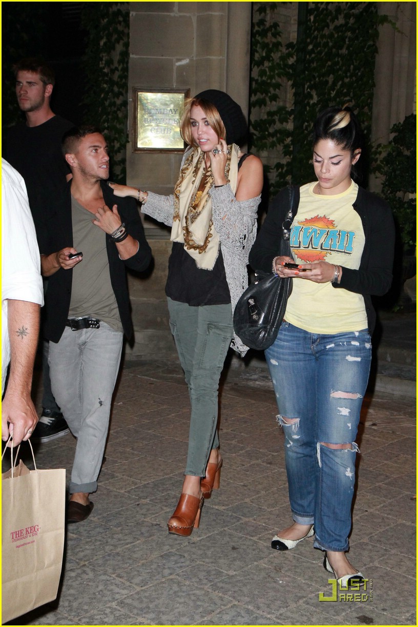 Miley Cyrus: MuchMusic Awards, Here I Come!