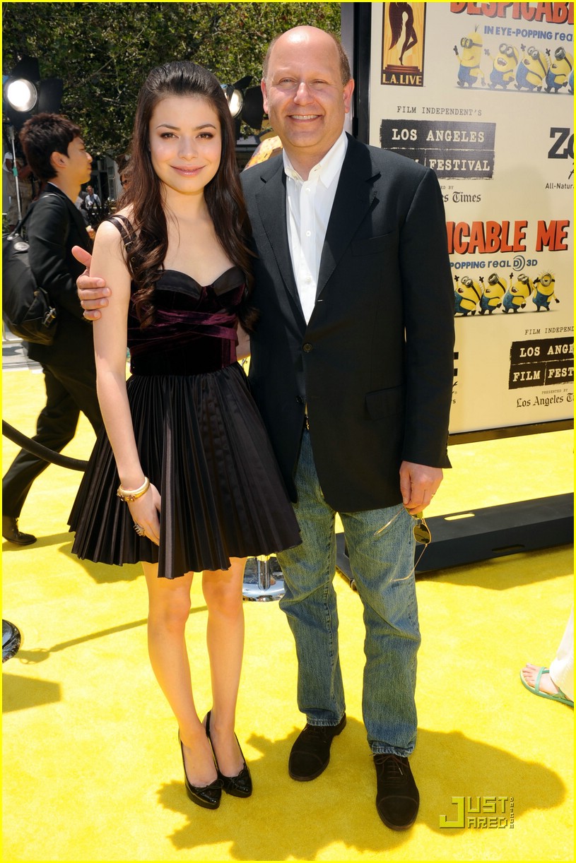 Miranda Cosgrove Premieres Despicable Me