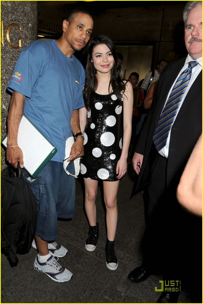 Miranda Cosgrove: Black, White and Despicable