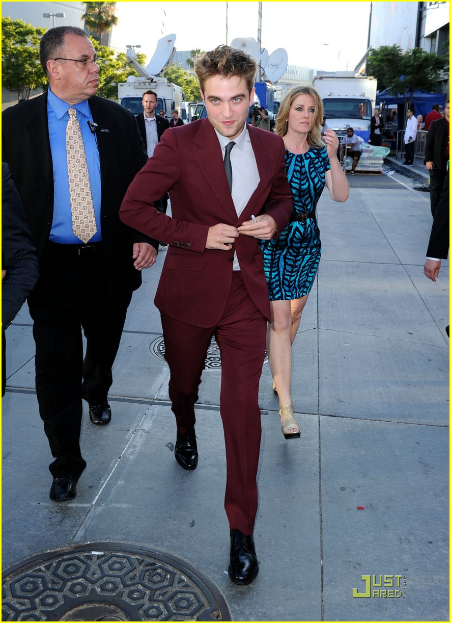 Robert Pattinson is Red-y for Eclipse!