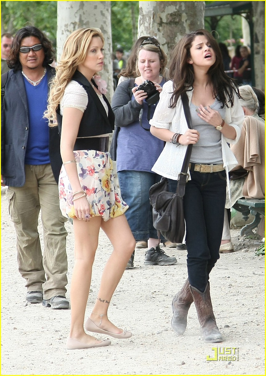 Selena Gomez & Leighton Meester: Paris, Part 2