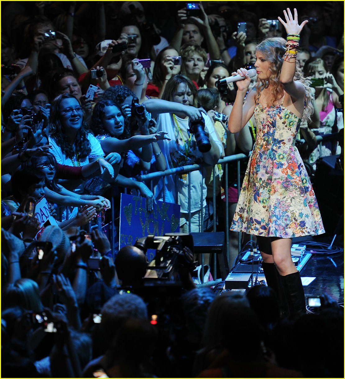 Taylor Swift: 13 Hours Fan Fest!