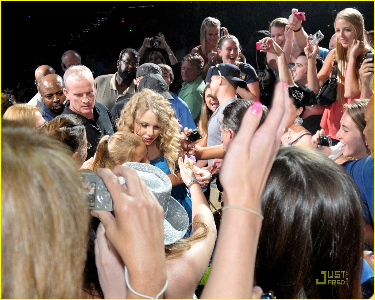 Spend 13 Hours with Taylor Swift!