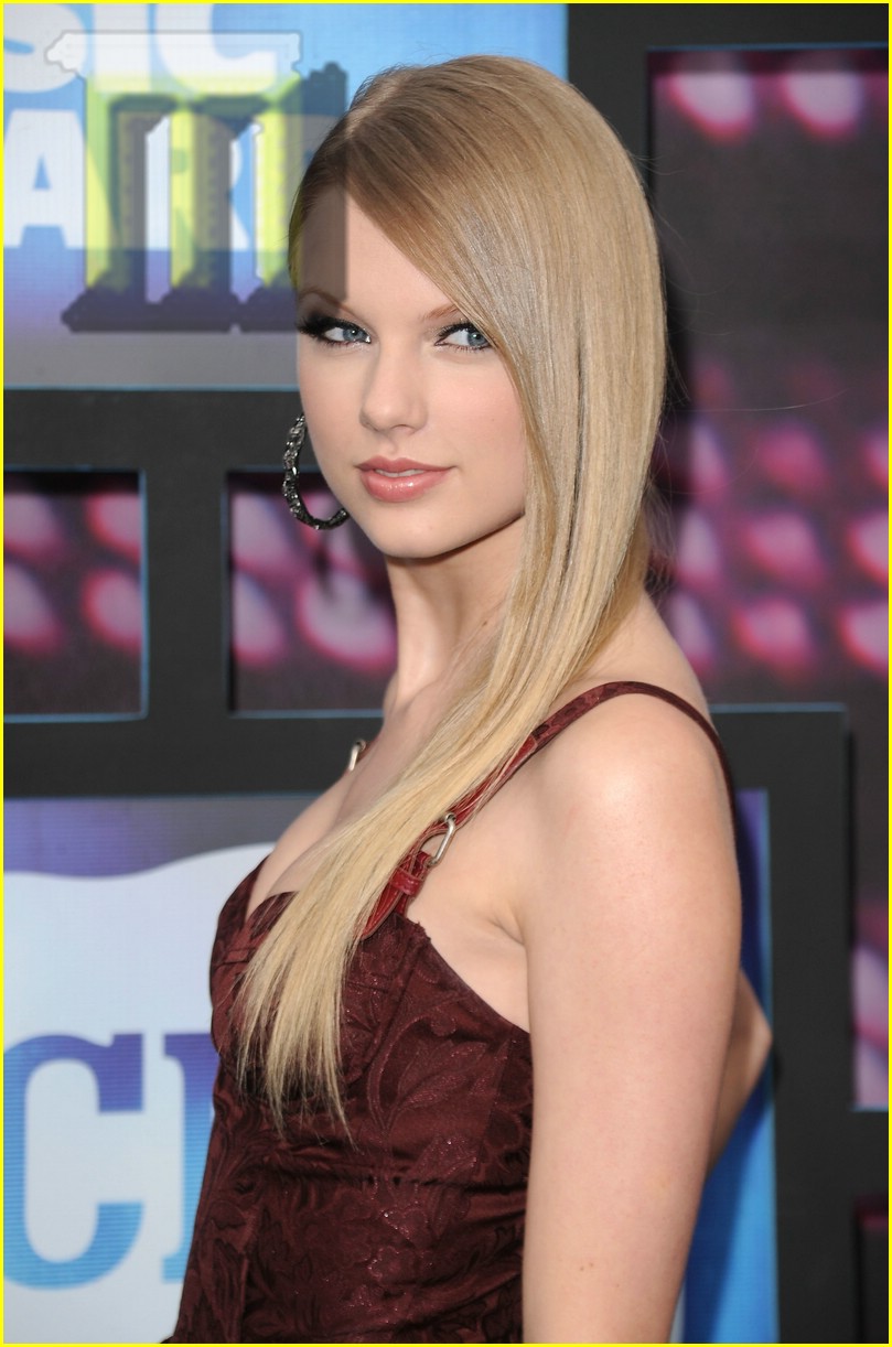 Taylor Swift is Galliano Gorgeous