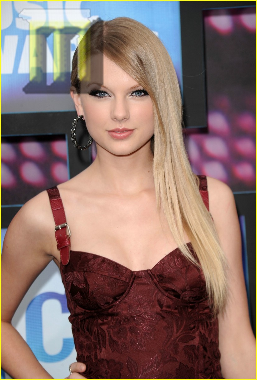 Taylor Swift is Galliano Gorgeous