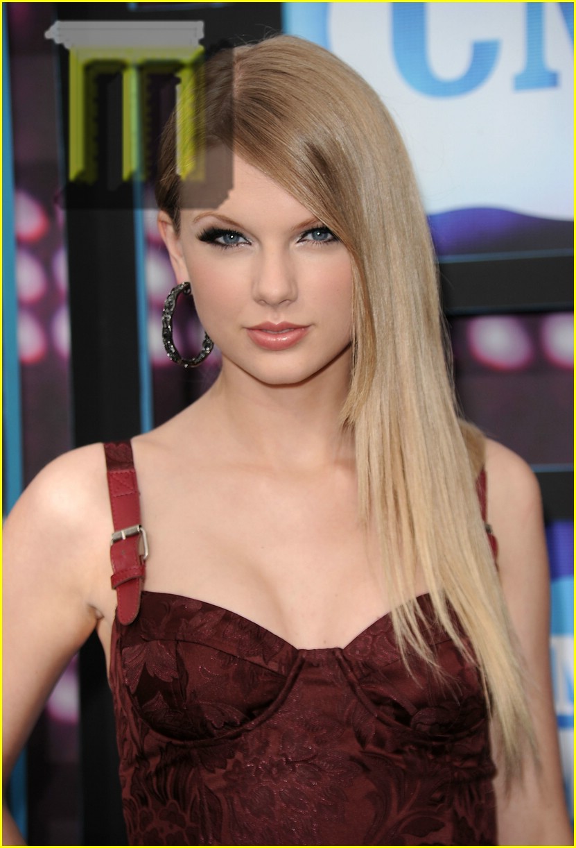 Taylor Swift is Galliano Gorgeous