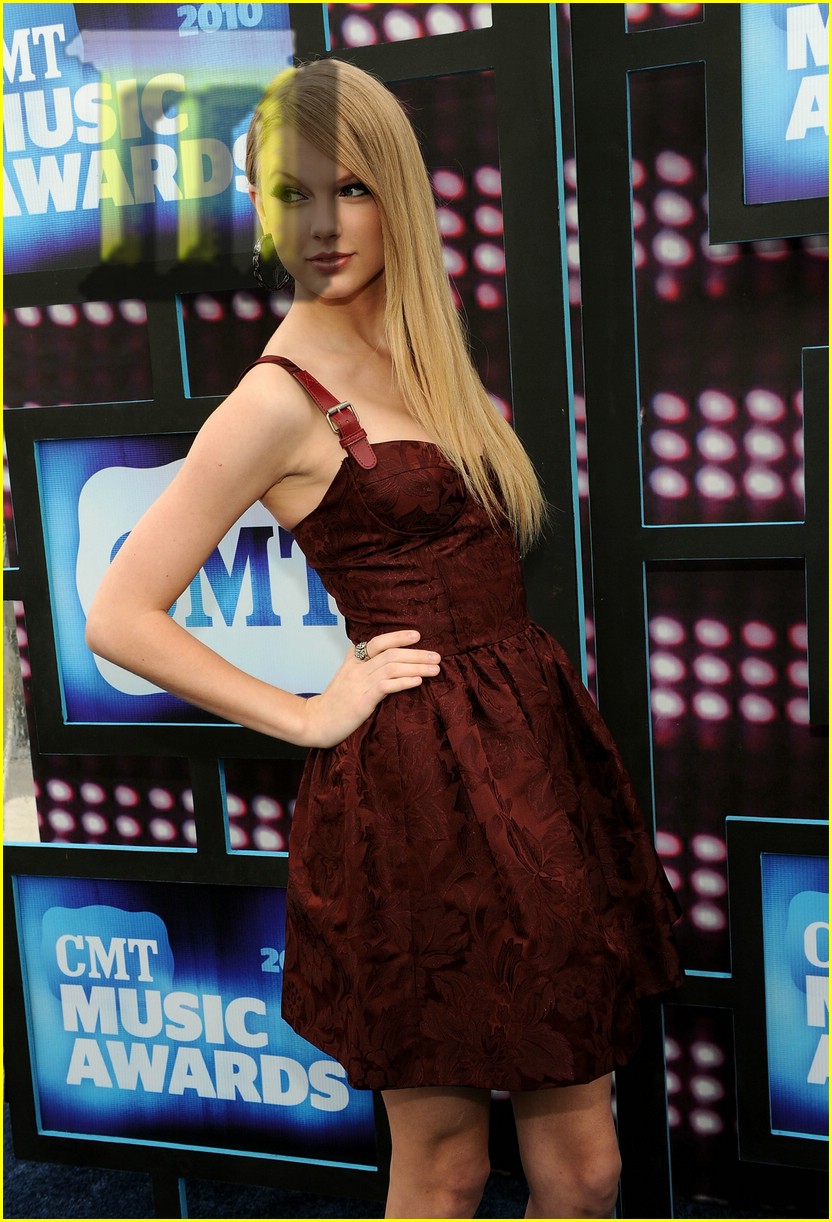 Taylor Swift is Galliano Gorgeous