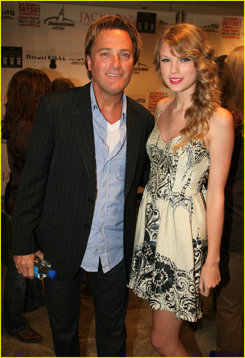 Taylor Swift Raises Up Nashville