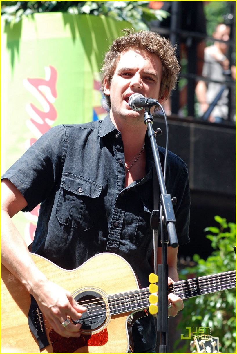 Tyler Hilton Checks Out Chicago