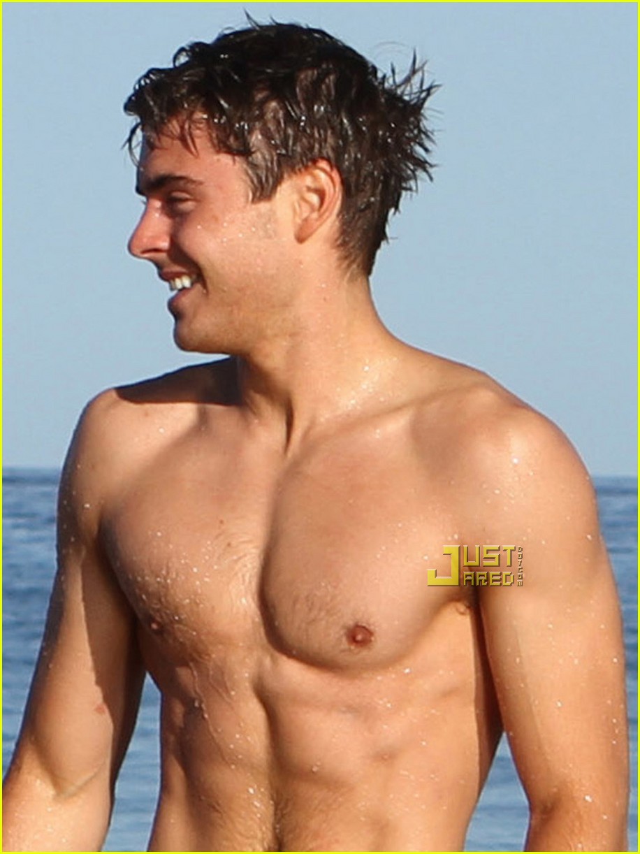 Zac Efron: Beach with Bro Dylan!