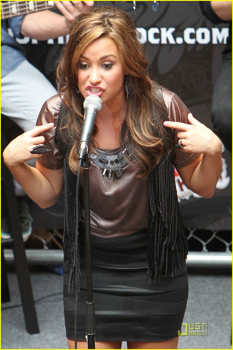 Demi Lovato ROCKS Glendale