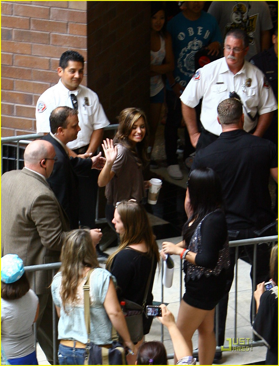 Demi Lovato: Gorgeous in Glendale