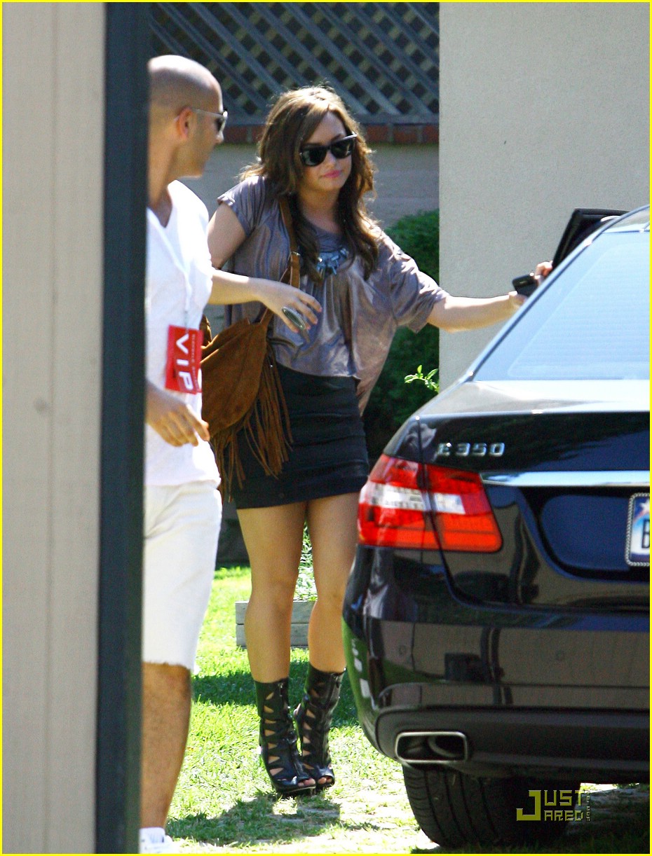 Demi Lovato: Gorgeous in Glendale