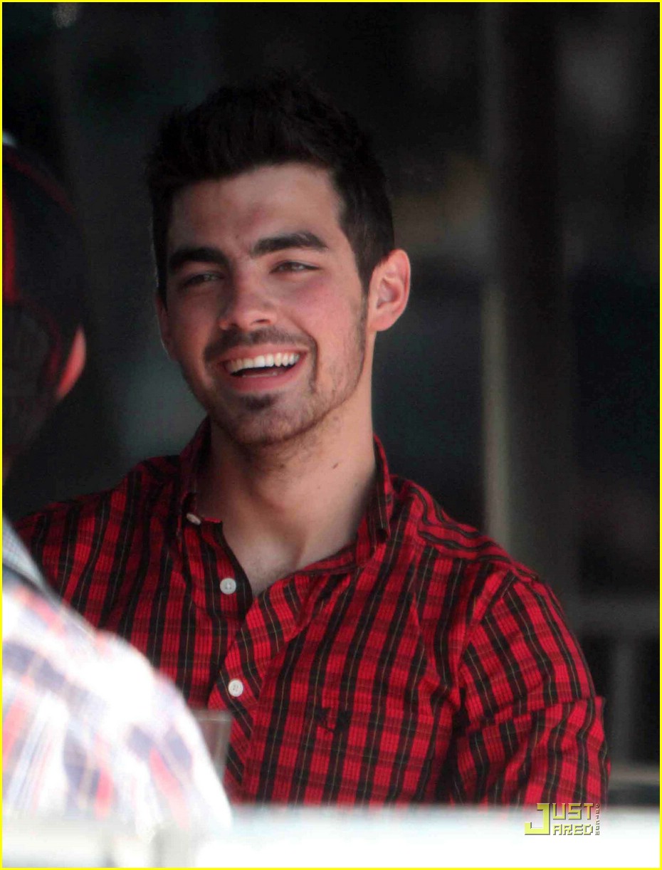 Joe Jonas: Big Burger Bite Boy!