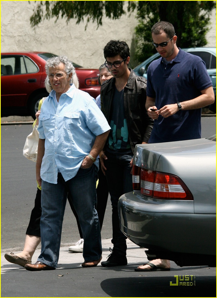 Joe Jonas Has a Paty's Posse