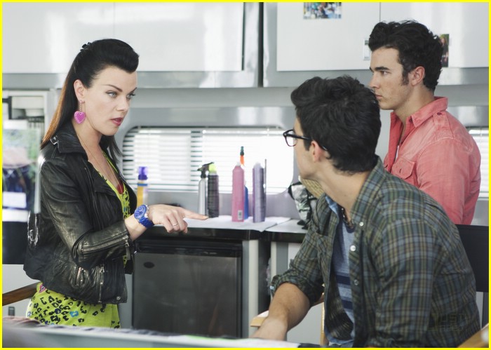The Jonas Brothers are Mona's Men