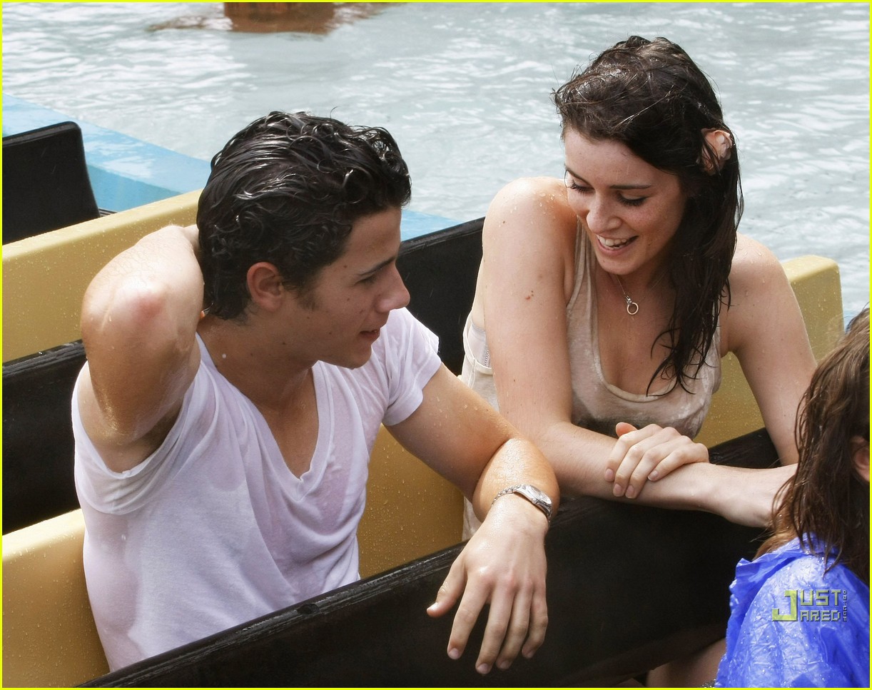 Nick Jonas & Lucie Jones: Wet 'n' Wild!
