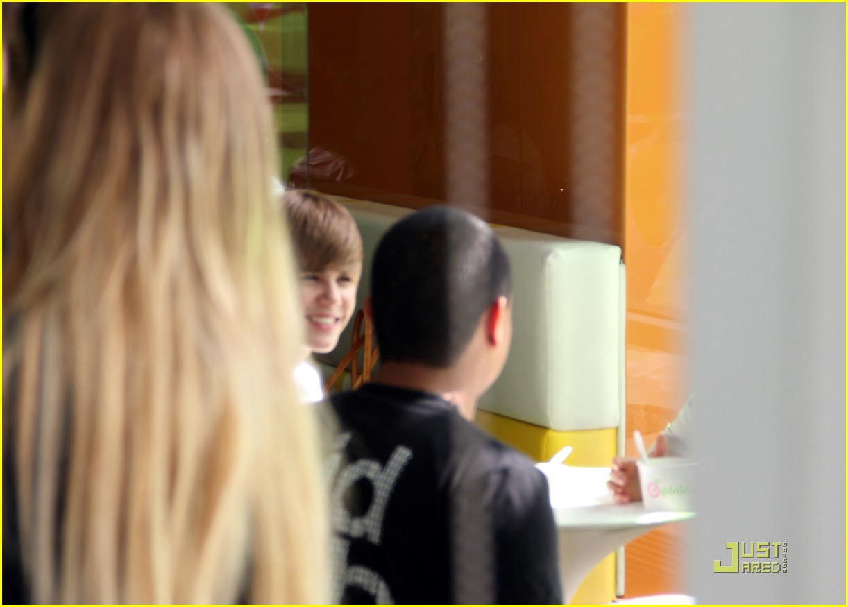 Justin Bieber & Kim Kardashian: Pinkberry Pair