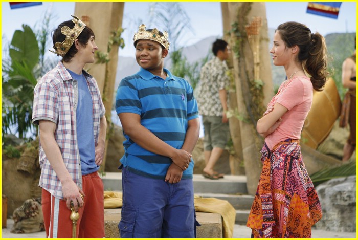 Mitchel Musso & Doc Shaw in Pair of Kings -- FIRST LOOK!