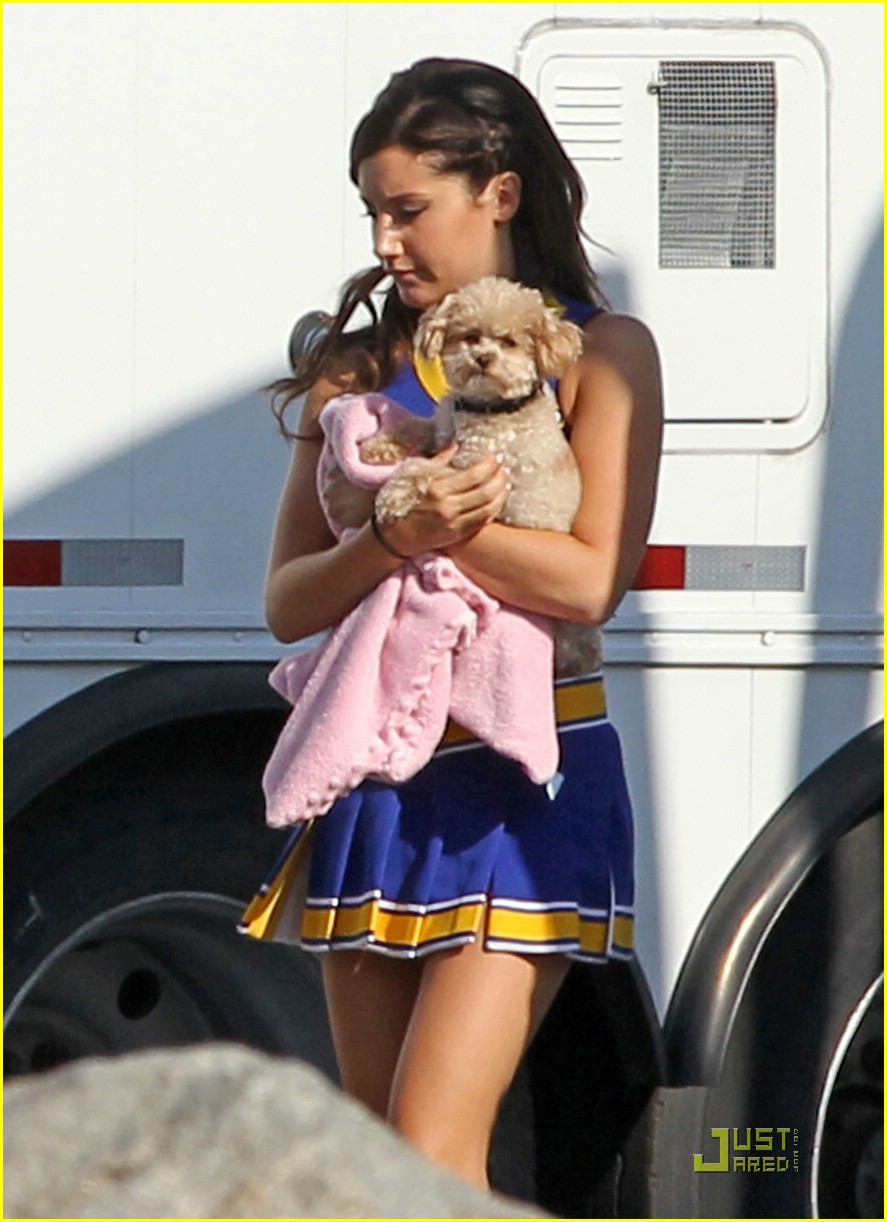 Aly Michalka & Ashley Tisdale: Cheer Cats!