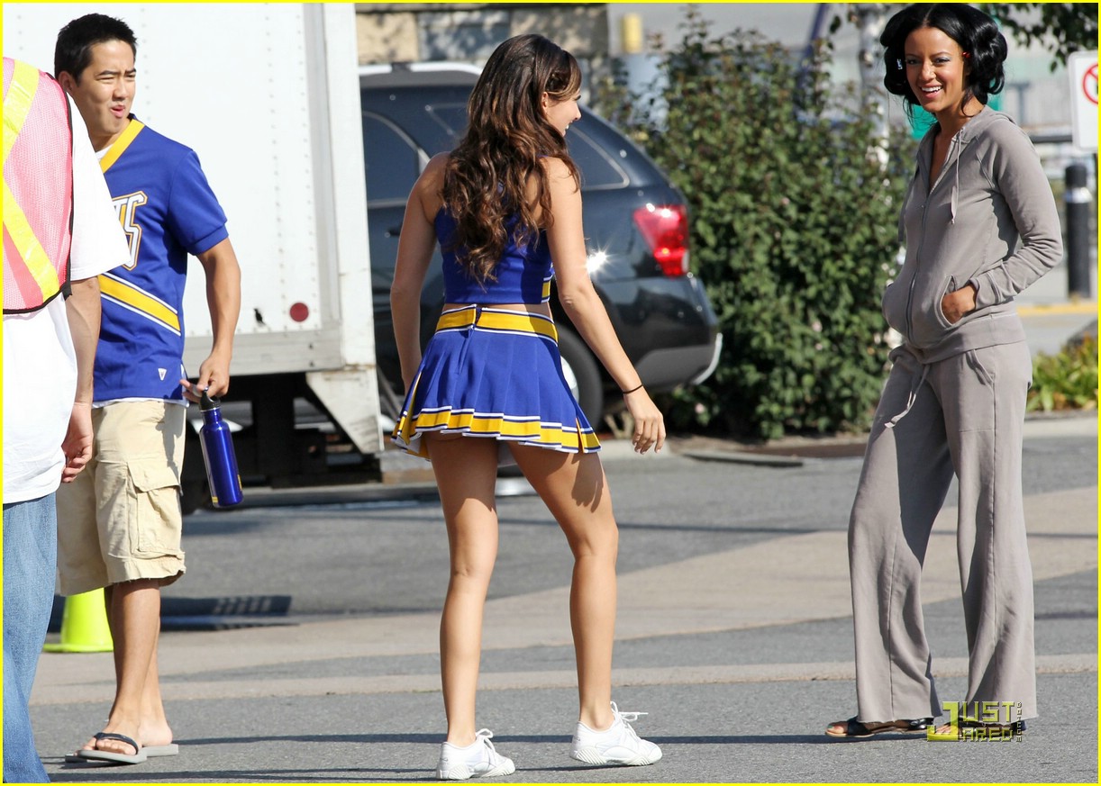 Aly Michalka & Ashley Tisdale: Cheer Cats!
