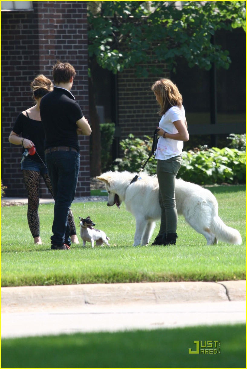 Miley Cyrus & Ashley Greene: Marlo & Mate Meet!