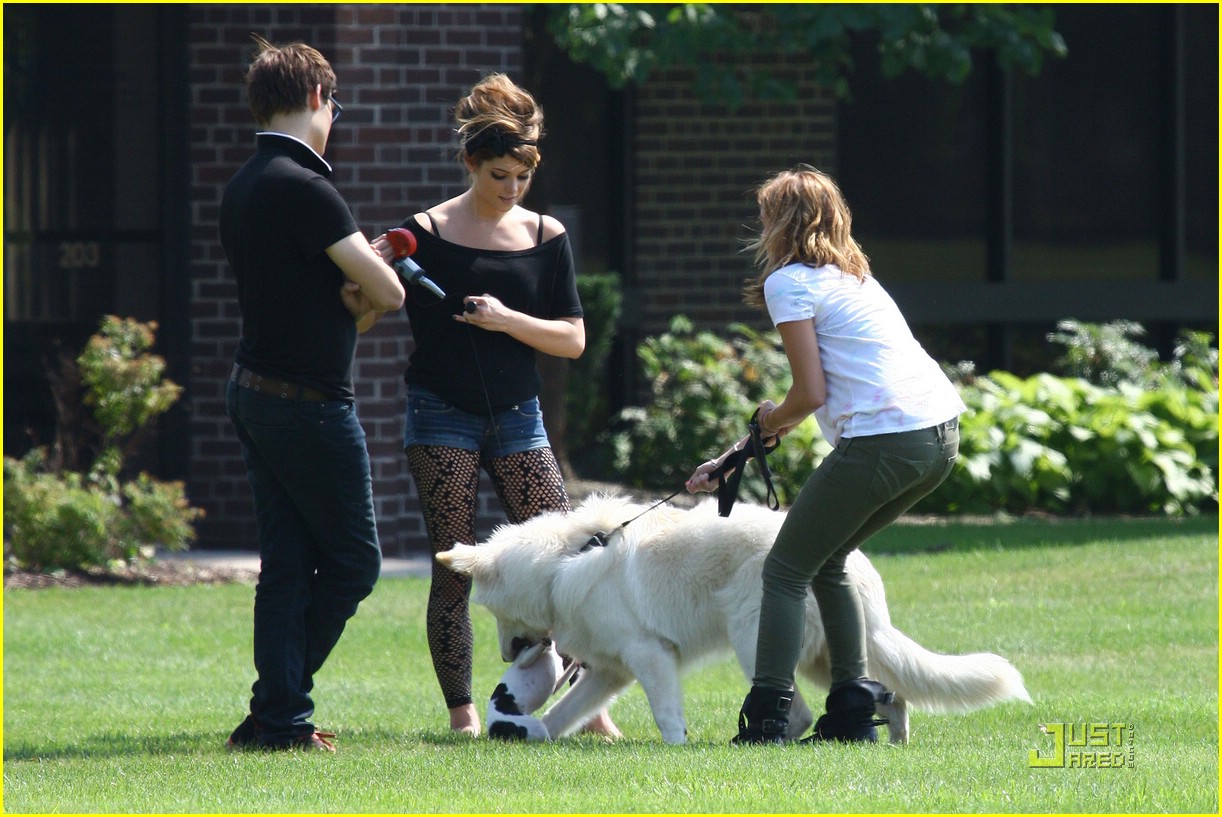 Miley Cyrus & Ashley Greene: Marlo & Mate Meet!