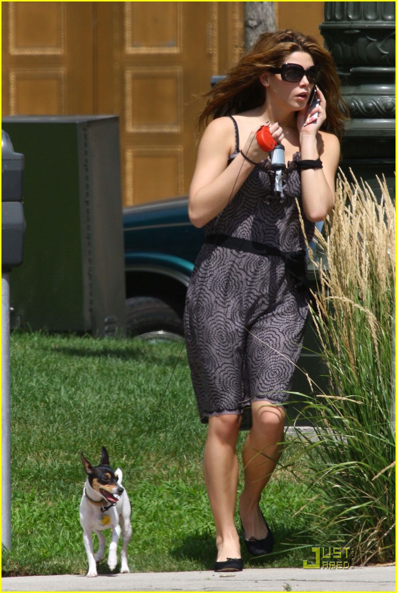 Miley Cyrus & Ashley Greene: Marlo & Mate Meet!
