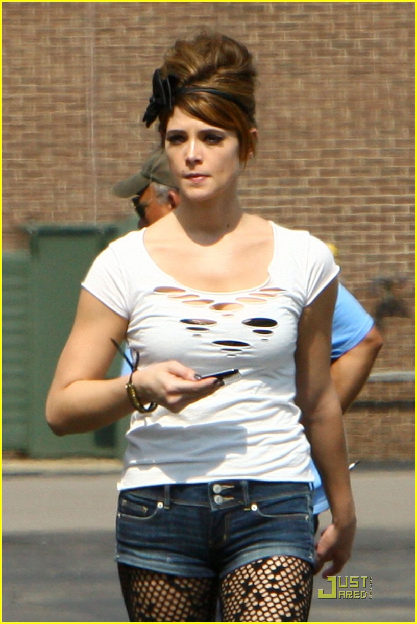Miley Cyrus & Ashley Greene: Marlo & Mate Meet!