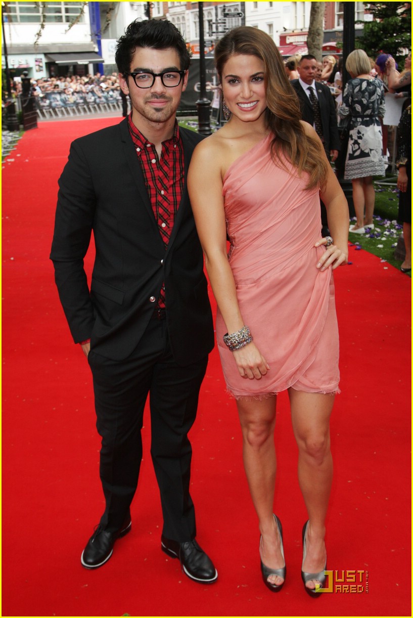 Nikki Reed & Joe Jonas: Eclipse Premiere in London!