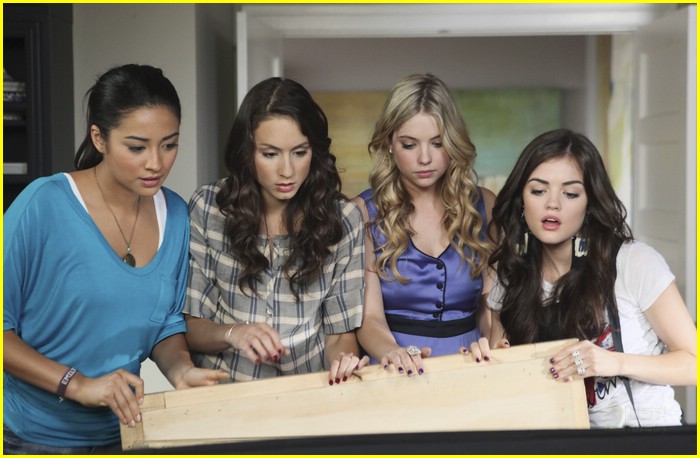 Pretty Little Liars Give us Something To Talk About